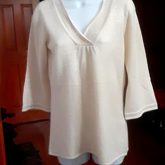New York & company gold v-neck sweater - Picture 1 of 7